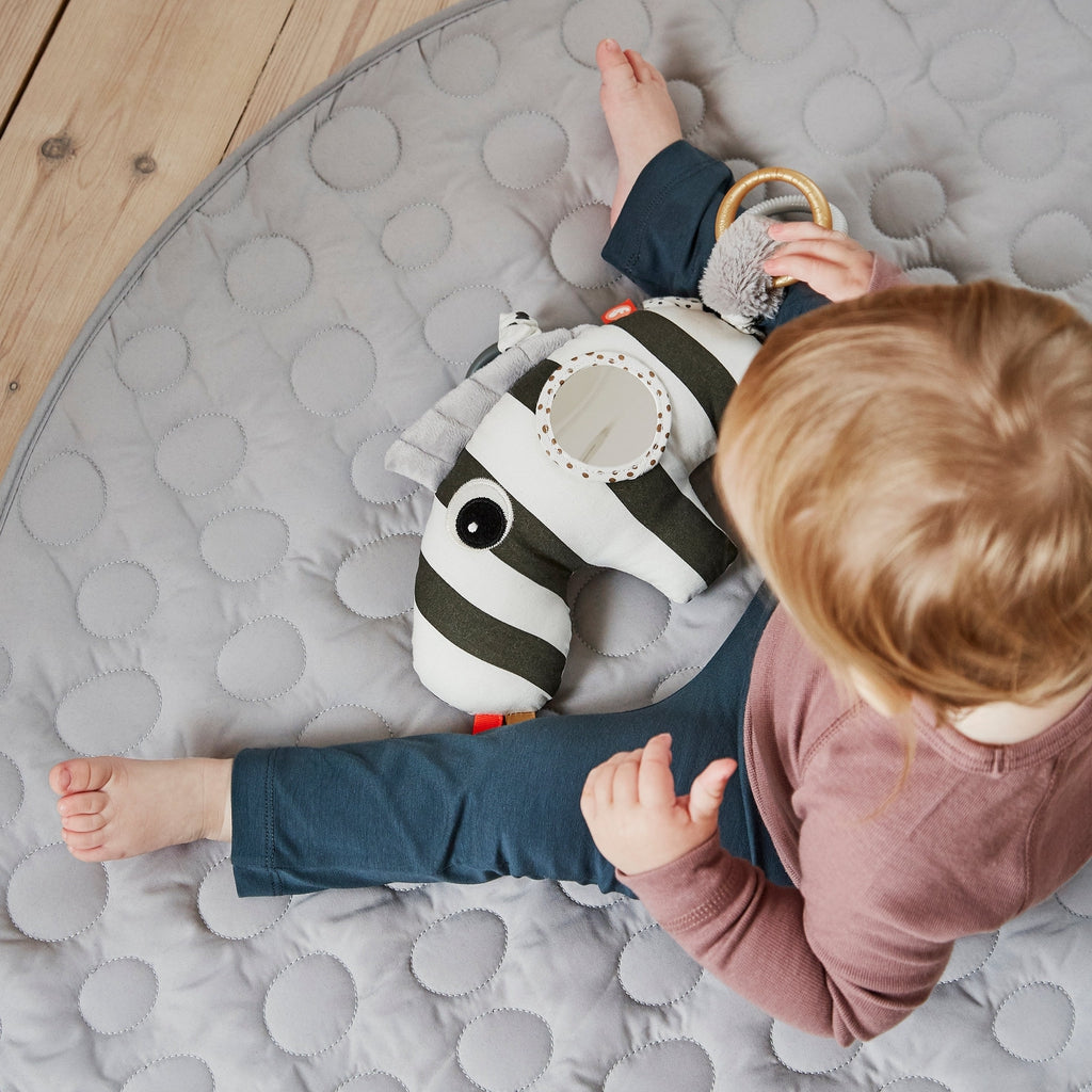 Done by Deer - Aktiviteettilelu Zebee - Vauvan aktiviteettilelu - Done by Deer - - - - Muksukaskauppa.fi