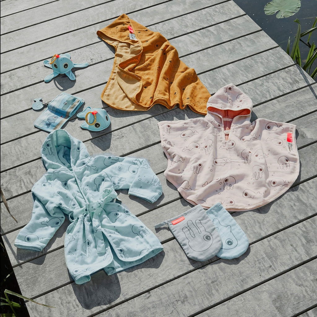 Done by Deer Sea Friends huppupyyhe - Vaatteet ja asusteet - Done by Deer - Sininen - - - Muksukaskauppa.fi