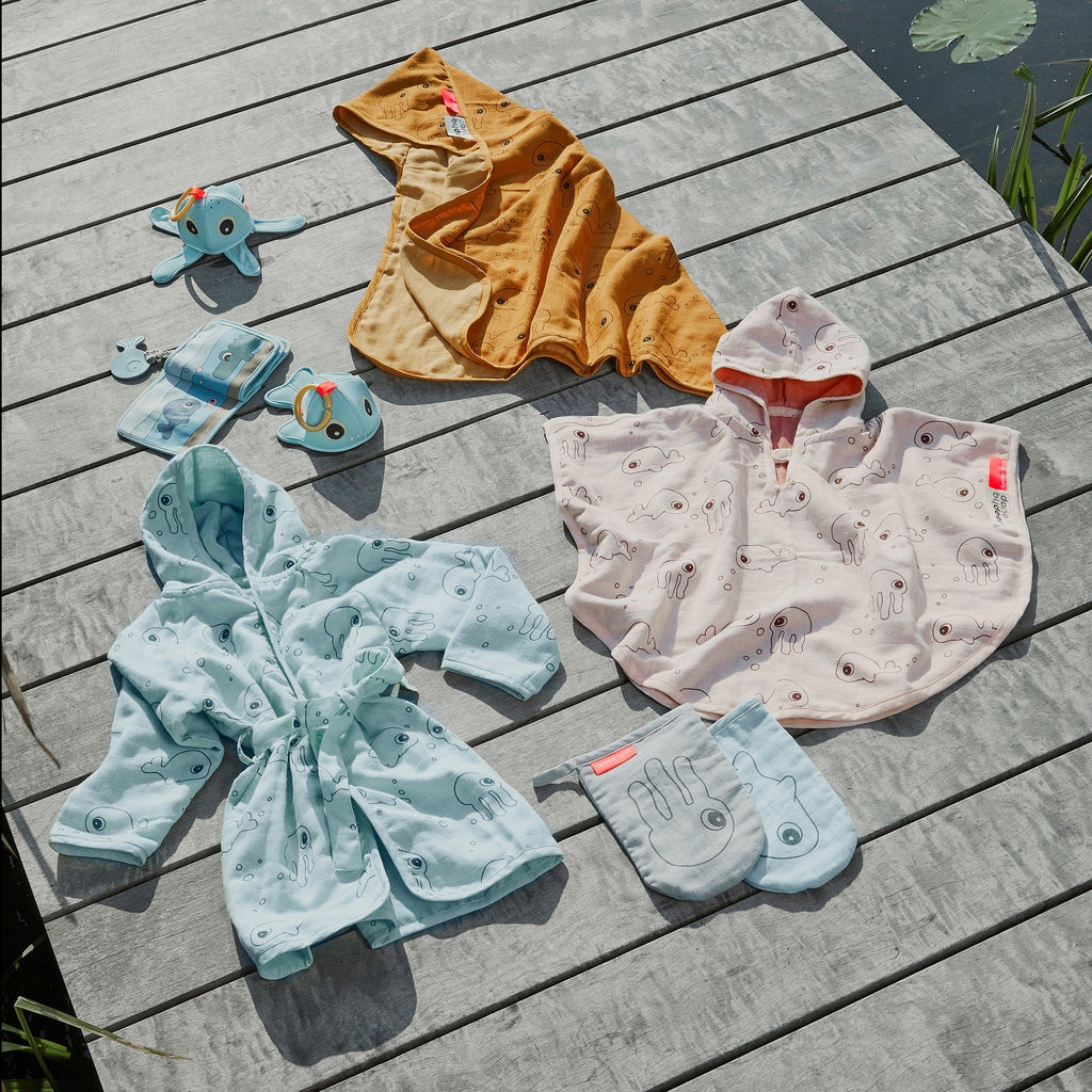 Done by Deer Sea Friends kylpyponcho - Vaatteet ja asusteet - Done by Deer - Sininen - - - Muksukaskauppa.fi